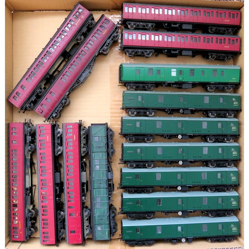 171 - BACHMANN / KIT-BUILT plus other manufacturers 00 gauge Rolling Stock comprising: Assorted Coaches to... 