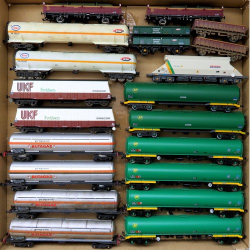 176 - HORNBY / LIMA plus other manufacturers 00 gauge Rolling Stock comprising: Assorted Goods Wagons to i... 