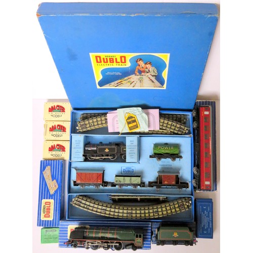 186 - HORNBY DUBLO 3-rail comprising: EDL17 Tank Goods Set containing 0-6-2 Tank Loco No. 69567 BR lined b... 