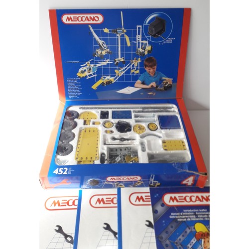 254 - MECCANO SET No.4 construction kit . Appears complete in Excellent Box plus 5 various catalogues.