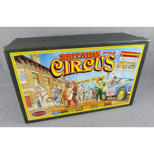 292 - BRITAINS 08673 Circus Spectacular Street Parade Diorama with Land Rover Publicity Vehicle. Appears M... 