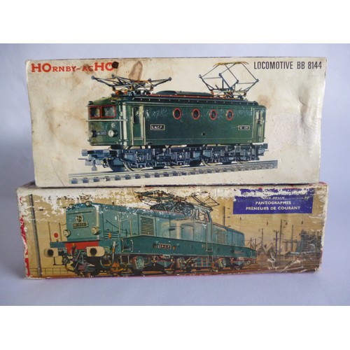 55 - HORNBY ACHO 6392 BB12.061 Centre Cab Electric Loco in green livery (Model has switch for track or ov... 