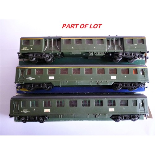 67 - HORNBY ACHO Coaches, 733 x3, 734 x5, 736 x2, 7390 Restaurant Car, 742 Post Coach. Very Good to Excel... 