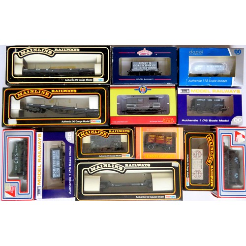 121 - DAPOL / BACHMANN / OXFORD / MAINLINE etc. 00 gauge Goods Wagons comprising: 13 x assorted to include... 