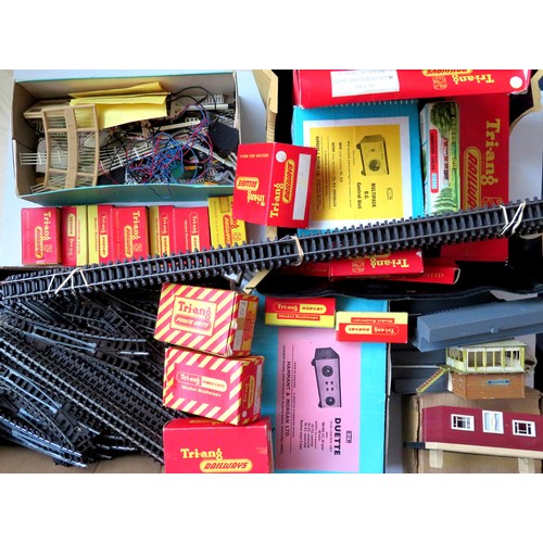 192 - TRIANG / H&M etc. Accessories, Transformers, Track etc. to include H&M Duette, Multipack Control Uni... 