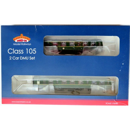 82 - BACHMANN 00 gauge 31-326 (DCC Fitted) Class 105 2-Car DMU Set BR green with speed whiskers. Excellen... 