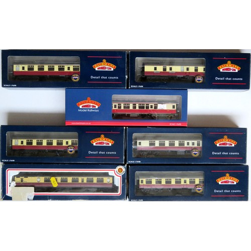 199 - BACHMANN 00 gauge Coaches comprising: 6 x BR Mk. 1 (2 x 39-027 Corridor SK, 39-052A Open SO, 39-077 ... 