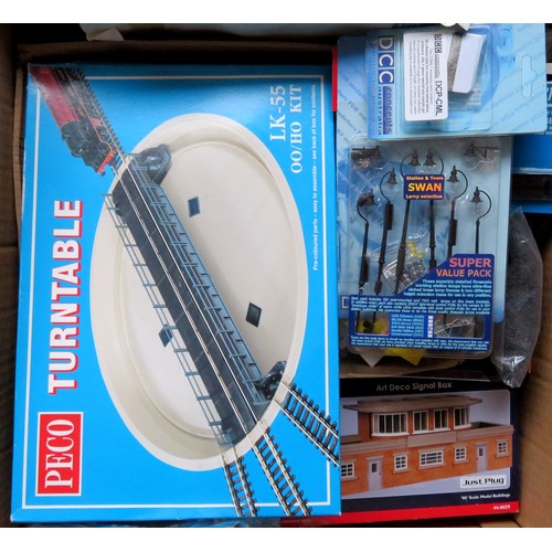 205 - BACHMANN / PECO etc. Track, Buildings, Accessories etc. to include Bachmann Scenecraft 44-0059 Art D... 