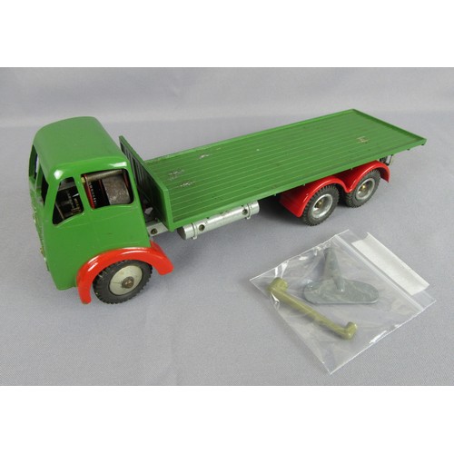SHACKLETON Foden FG6 Flatbed Truck. Dark Green with red wings. Complete with 2 tools.  Good to Excellent