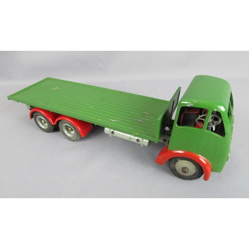 39 - SHACKLETON Foden FG6 Flatbed Truck. Dark Green with red wings. Complete with 2 tools.  Good to Excel... 