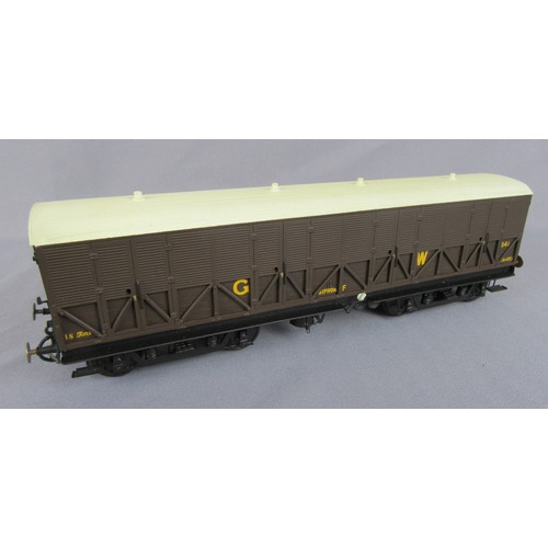 67 - ‘0’ Gauge GWR 40ft Bogie Siphon F by D.J.B Engineering, Brown livery No.1541, Built & Painted by Pet... 