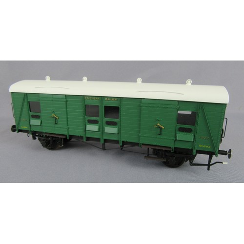 69 - ‘0’ Gauge SLATERS 72020 SR 4 wheel Passenger Luggage Van, SR Malachite Green. Built & Painted by Pet... 