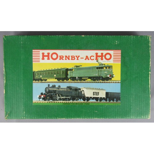 232 - HORNBY ACHO 611 Surburban Passenger Set to include 2-6-2 Tank Loco plus 3 Coaches (includes 1 extra ... 