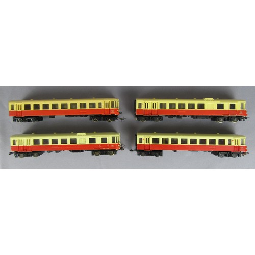 234 - HORNBY ACHO 6370 Autorail Set x2 (1 trailer car requires coupling). Very Good to Excellent.