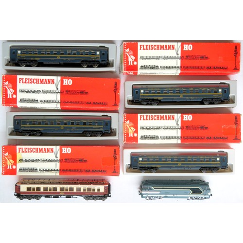 108 - FLEISCHMANN  / TRIX / JOUEF HO gauge Loco and Campagnie Internationale des Wagon-Lits (CIWL) Coaches... 