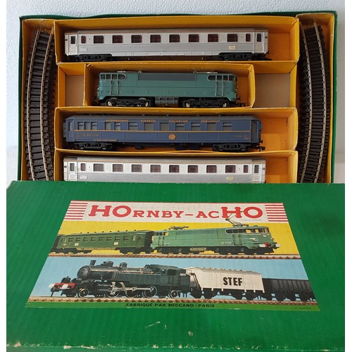 74 - HORNBY-ACHO Passenger Train Set, comprising BB 16.009 Electric Loco, Inox 1st Class Coaches x2, Rest... 