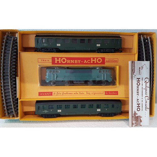 79 - HORNBY-ACHO 6100 Train de Voyageurs ‘L’ Aquilion Boxed Set, comprising BB 16.009 Electric Loco plus ... 