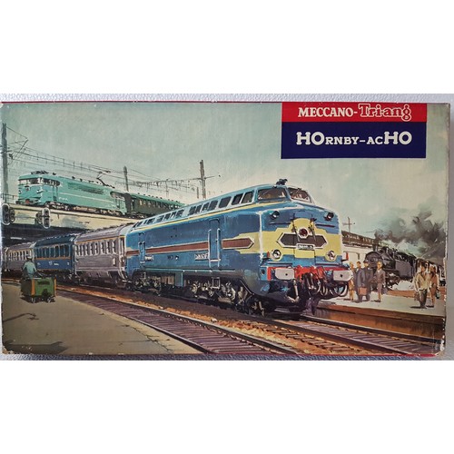 79 - HORNBY-ACHO 6100 Train de Voyageurs ‘L’ Aquilion Boxed Set, comprising BB 16.009 Electric Loco plus ... 