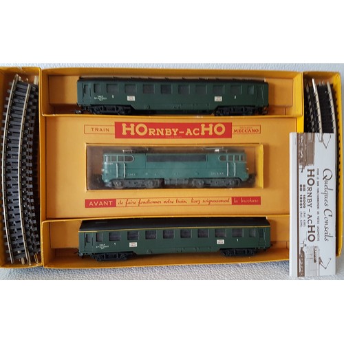 80 - HORNBY-ACHO 6100 Train de Voyageurs ‘L’ Aquilion Boxed Set, comprising BB 16.009 Electric Loco plus ... 