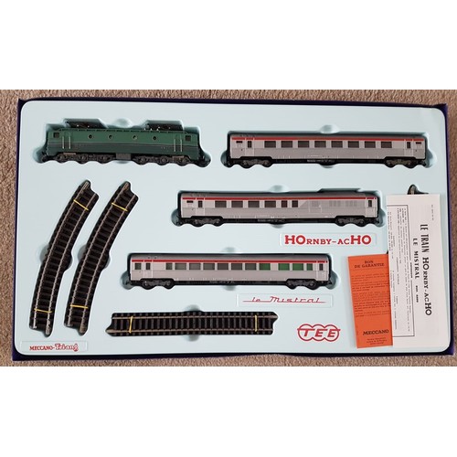 83 - HORNBY-ACHO 6209 Le Mistral Passenger Train Set, comprising CC7121 Electric Loco, Inox Tee Coaches x... 