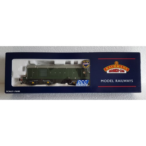 83 - BACHMANN ‘00’ 32-042DC Class 20 Diesel D8101 BR Green with Discs/Tablet Catcher Recesses Yellow Ends... 