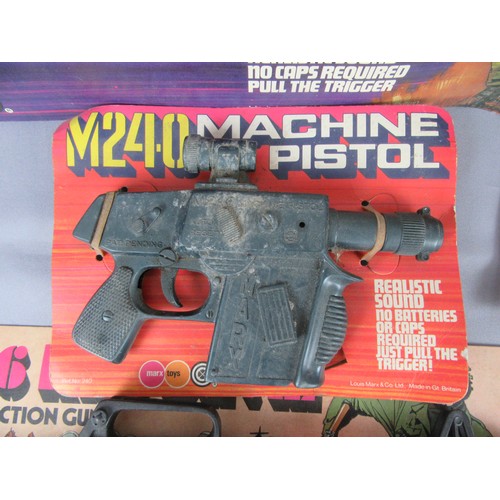 263 - VINTAGE PLASTIC TOY ARMY GUNS to include HU No.532c (Made in Hong Kong) M16 Machine Gun, damaged on ... 