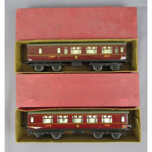 310 - HORNBY ‘O’ GAUGE LMS Coaches to include C575 No.2 Corridor Coach Brake Composite & C574 No.2 Corrido... 