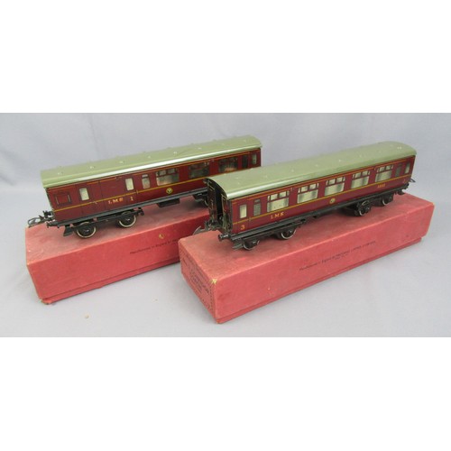 310 - HORNBY ‘O’ GAUGE LMS Coaches to include C575 No.2 Corridor Coach Brake Composite & C574 No.2 Corrido... 