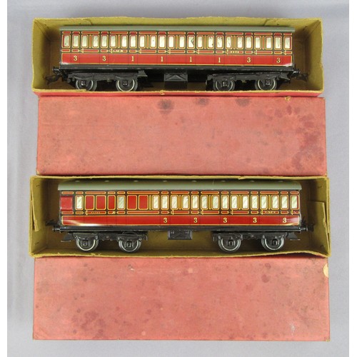 311 - HORNBY ‘O’ GAUGE C570 No.2 Passenger Coach First-Third & C571 No.2 Passenger Coach Brake Third. (2) ... 