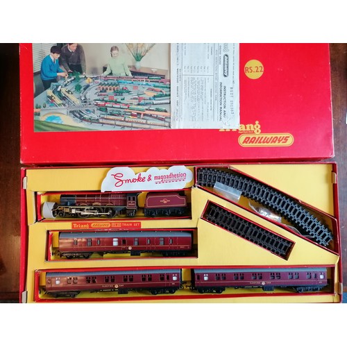 323 - TRIANG 00 Gauge Night Sleeper Train Set No RS22 comprising BR 4-6-2 46200 Princess Royal red with sm... 