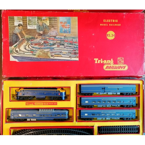 326 - TRIANG 00 Gauge Blue Streak Train Set No RS34 comprising Transcontinental Diesel Set with American s... 