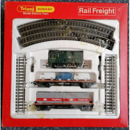 329 - TRIANG HORNBY 00 Gauge Rail Freight Set No RS89 comprising 08 Diesel Loco No D3035 green, 2 bogie fr... 