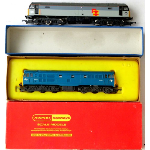 347 - HORNBY 00 Gauge Diesel Locos comprising: R357 A1A-A1A No. D5572 BR blue/yellow ends. Good Plus and B... 