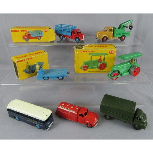 95 - DINKY TOYS to include boxed 343 Farm Produce Wagon, 400 BEV Electric Truck, 251 Aveling-Barford Dies... 