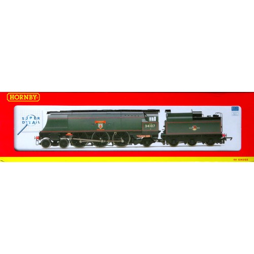 104 - HORNBY (China) 00 gauge R2926 (DCC Ready) Super Detail West Country Class 4-6-2 “Blandford Forum” Lo... 
