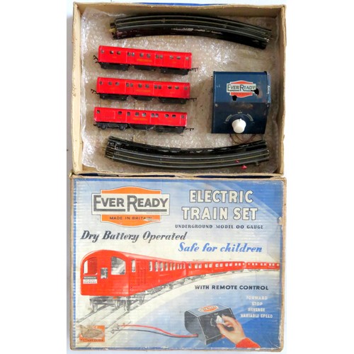 204 - EVER READY 3-rail 00 gauge Battery-operated London Transport Underground Train Set (circa 1950’s) co... 