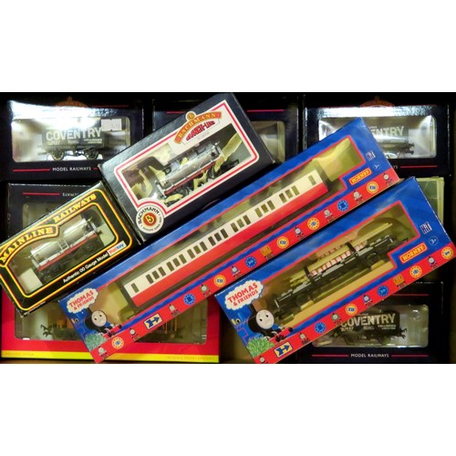 215 - BACHMANN / HORNBY / MAINLINE 00 gauge Rolling Stock comprising: Hornby ‘Thomas The Tank’ R9051 “Jame... 