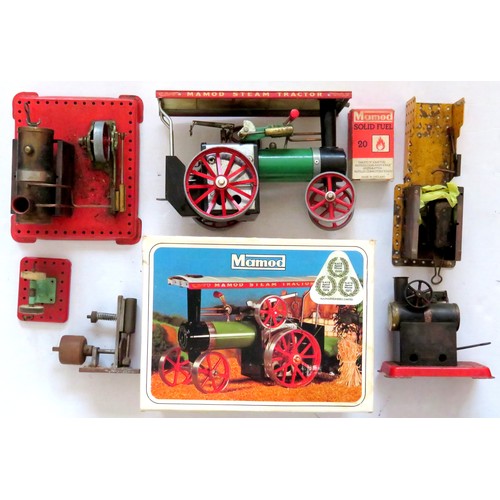 232 - MAMOD TE1A Traction Engine (no Steering Rod). Good and Boxed, plus unboxed 2 x Stationary Engines, A... 
