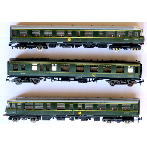 150 - TRIX 2-rail Class 124 3-Car Trans-Pennine DMU Set BR green comprising Power and Dummy Trailer Cars a... 