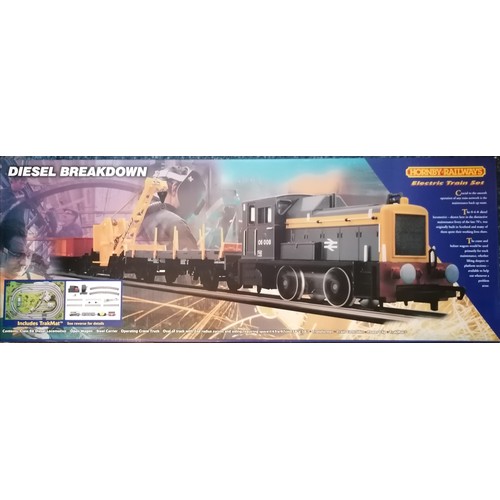 326 - HORNBY 00 Gauge Diesel Breakdown Train Set No.R1003, comprising 0-4-0 Class 06 Diesel, Operating Cra... 