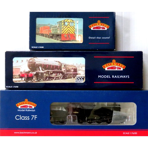 72 - BACHMANN 00 gauge Locos comprising: 31-010 Class 7F 2-8-0 Loco and Tender No. 53806 BR black. Near M... 