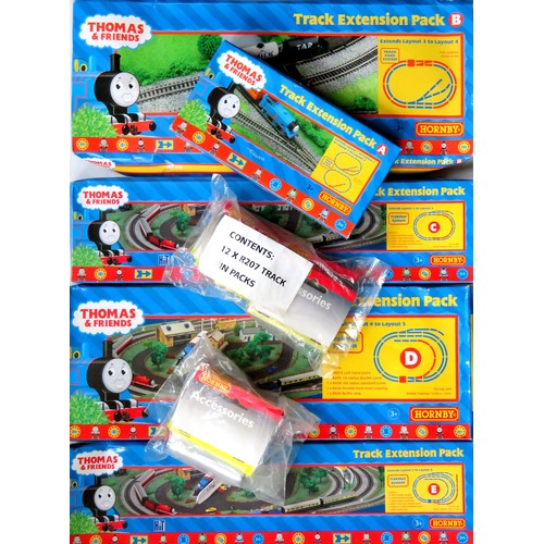 118 - HORNBY (China) 00 gauge 5 x Thomas and Friends Track Extension Packs comprising: R9058 Pack A, R9059... 