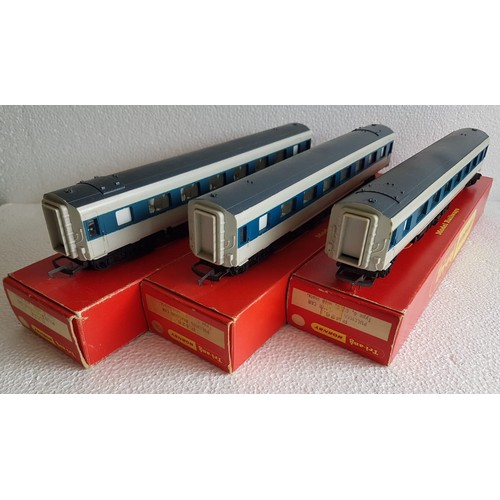 47 - TRI-ANG HORNBY R426 Pullman Parlour Cars x3, Grey/Blue livery. (3) Exc/Boxes G/VG