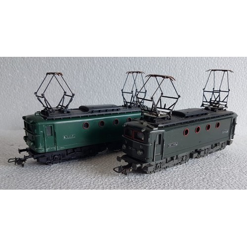 64 - HORNBY ACHO SNCF BB-8144 Electric Locos, 1 Dark Green, 1 Lighter Green. (2) Good to Very Good.