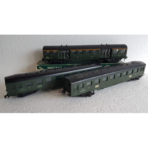 72 - HORNBY ACHO SNCF Coaches, Paris/Lyon 2nd Class x2, Paris/Lille x2, 1st Class Suburban x1. (5) VG/Exc... 