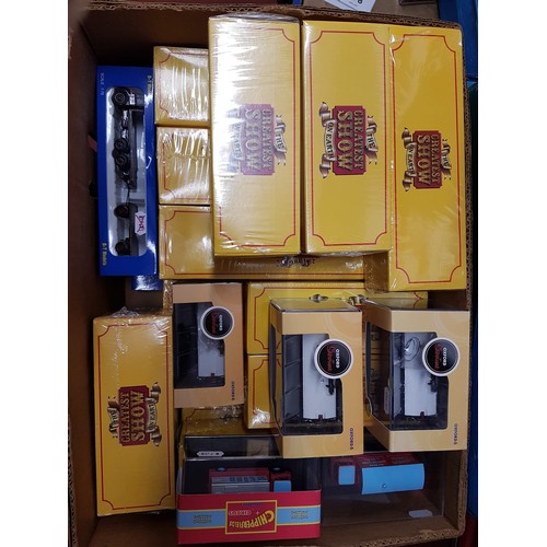 77 - ATLAS / OXFORD Showman’s, various models, mostly still sealed. Ex Shop Stock. (28) Mint/Boxed.