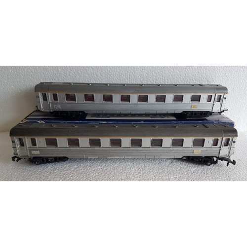 71 - HORNBY ACHO INOX 1st Class Coaches, Silver livery. (6) VG/Exc/2 Boxed.