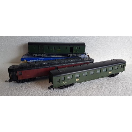 73 - HORNBY ACHO Postes Coaches x3, Luggage Van, Boxed, Paris/Lille Green Coaches 1st & 2nd Class. (6) Ve... 