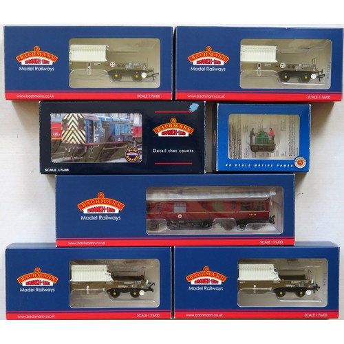 405 - BACHMANN 00 Gauge Loco and Rolling Stock comprising: 32-105 Class 08 Diesel Shunter No. 08800 Interc... 