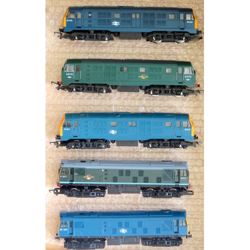 425 - HORNBY 00 Gauge Diesel Locos comprising: Class 25 No. 25241 BR blue (no couplings), Class 25 No. D51... 